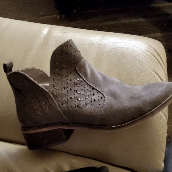 Steve Madden Tan Brown Faux Suede Booties - Picture 2 of 9